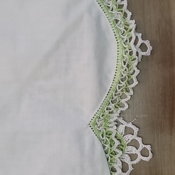 Vintage handmade pillowcases doilie accents tatting green orange white medallion - Picture 7 of 11